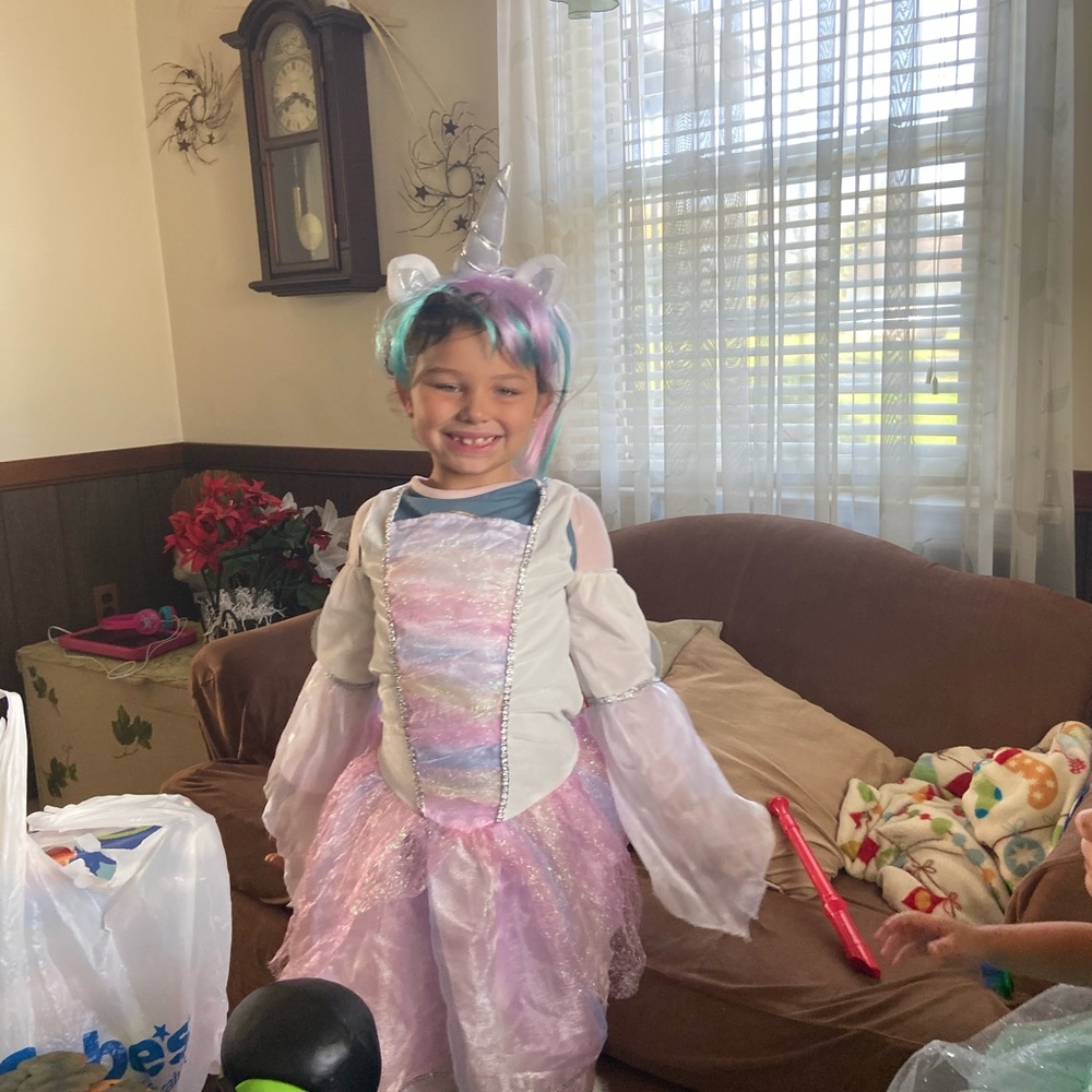 Unicorn costume size 10/12 girls runs small